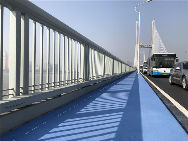 ��ɫ����·��ϵ�а���