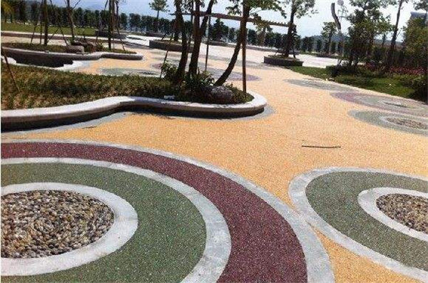 ͸ˮ�zճʯ��ƺ